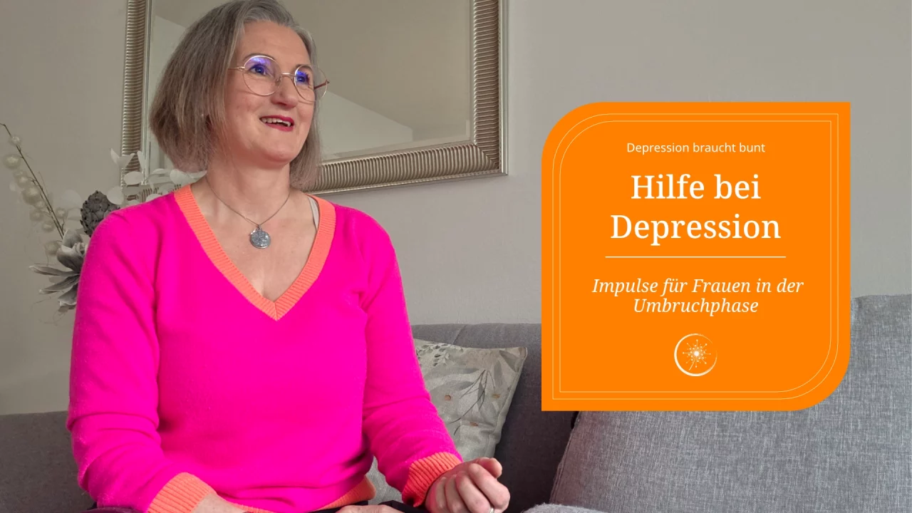 Hilfe bei Depression -eine sprechende Frau sitzt auf der Couch und schaut an der Kamera vorbei